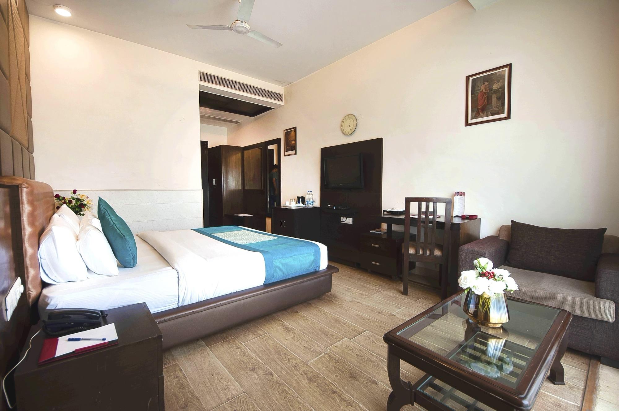 Hotel Golf View Suites-Golf Course Road Gurgaon Exterior photo